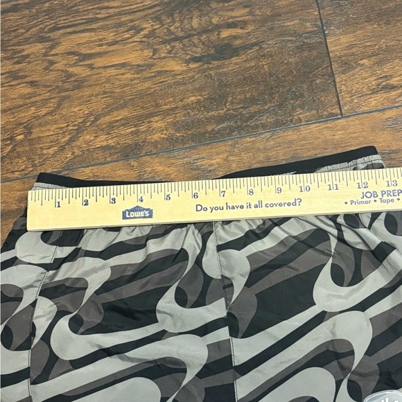 Women's Nike Dri-FIT Tempo Icon Clash Running Shorts. Size: Small - Picture 3 of 7